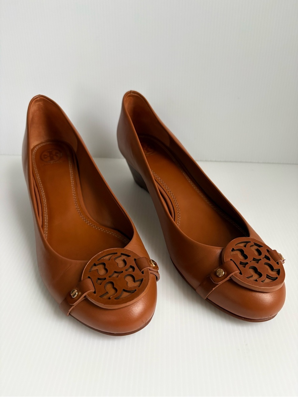 Tory Burch Mini Miller Wedge Pumps cognac color Size 9.5 M /EUC